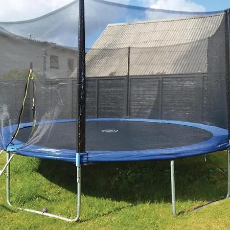 בית נופש Three-bedroom Holiday In *