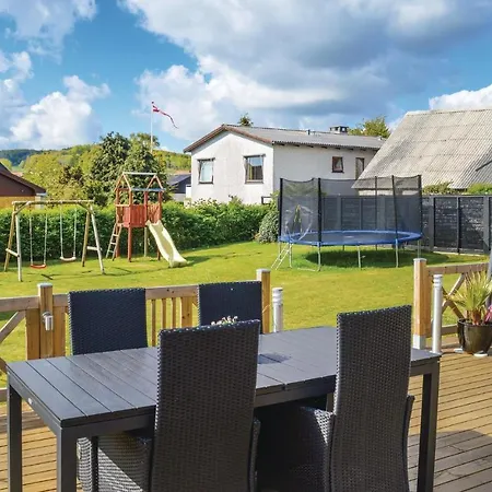 בית נופש Three-bedroom Holiday In *