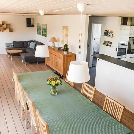 Three-bedroom Holiday In